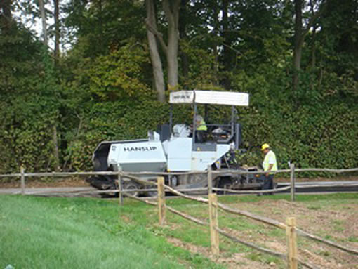 Asphalting a Manor House drive in Whitechapel